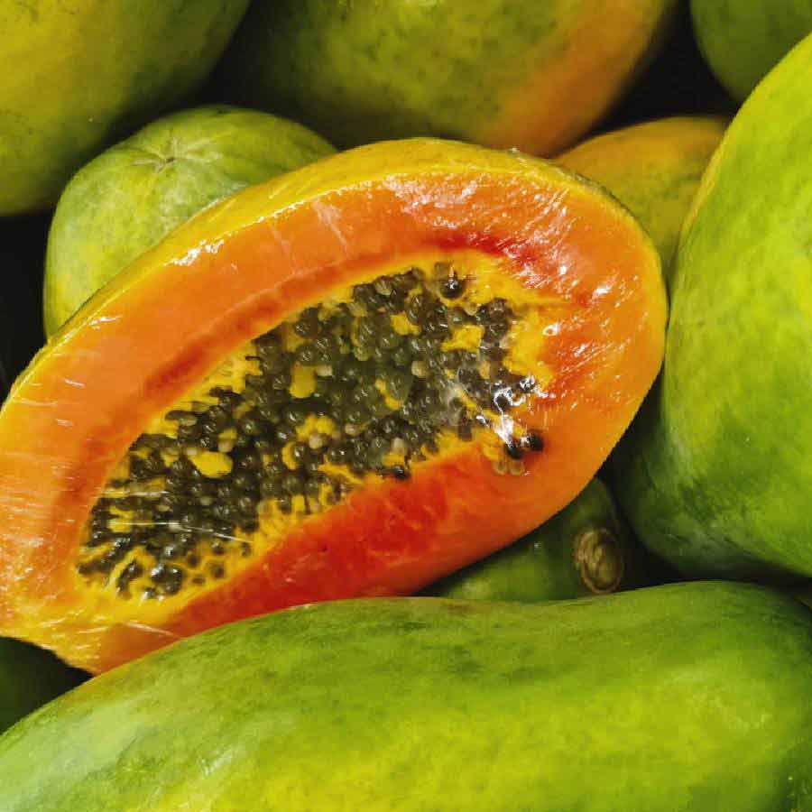 স্বাস্থ্য ভাল রাখতে খান পাকা পেঁপে।