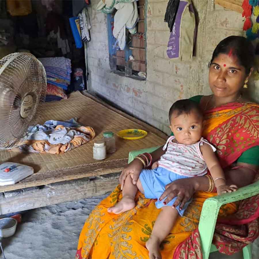 Residents of shitpara of Patashpur happy after getting electricity after eight years