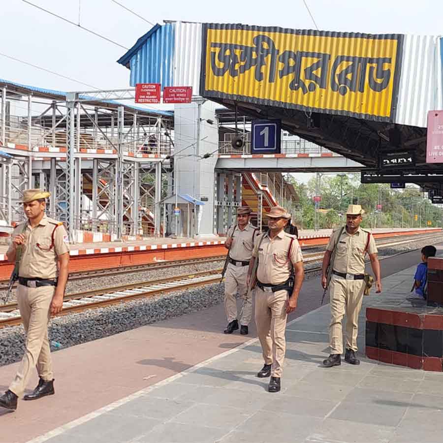 Additional armed railway guards have been deployed at all railway stations in Jangipur subdivision