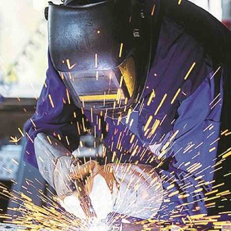 Chinese companies offer huge discount for electronic parts to India amid Donald Trump’s tariff war