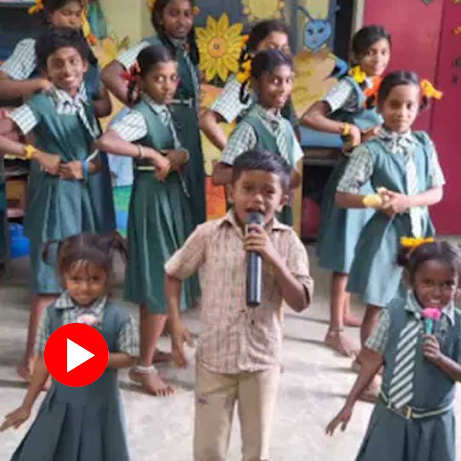 students of Tamil Nadu School singing and dancing the catchy Thai song
