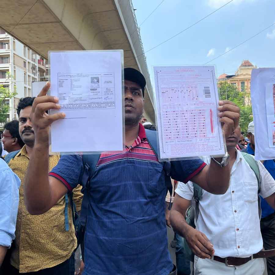 চাকরিহারাদের প্রতিবাদ।