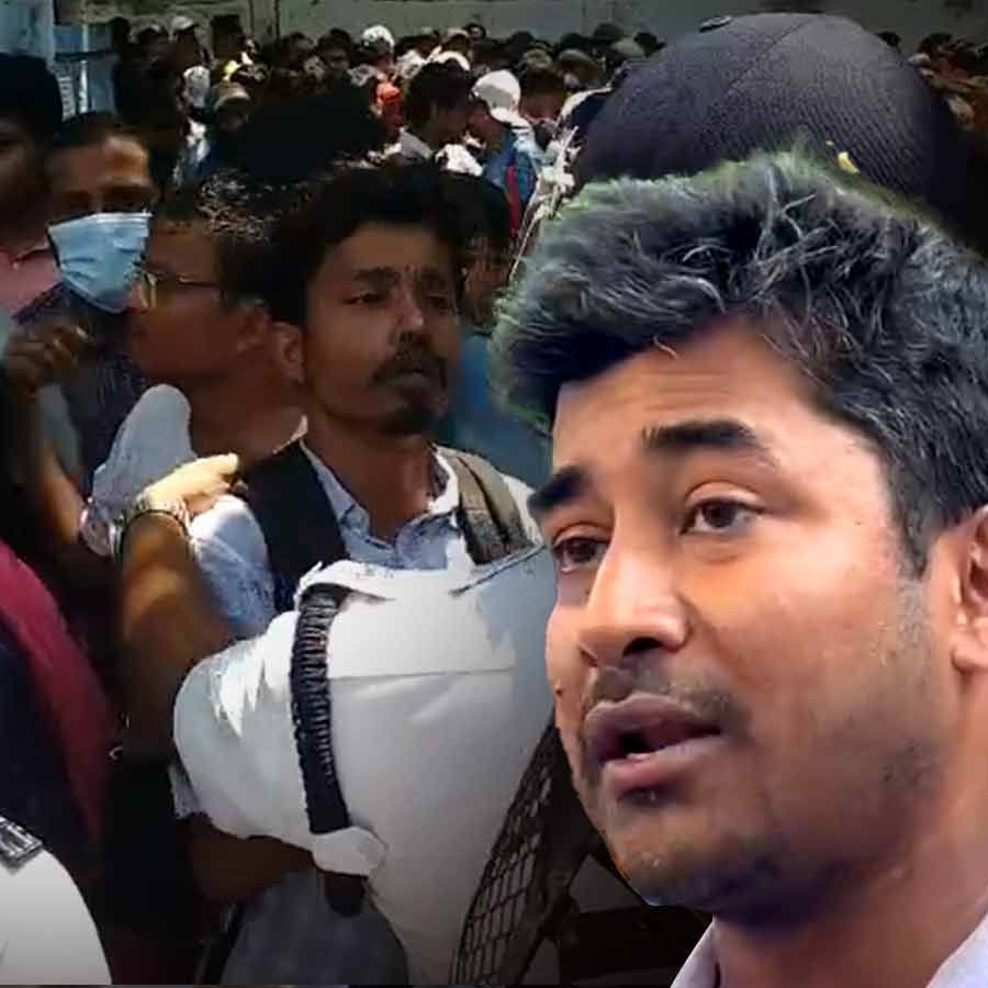 কসবায় বিক্ষোভের মুহূর্ত। (ইনসেটে) প্রতাপ রায়চৌধুরী।