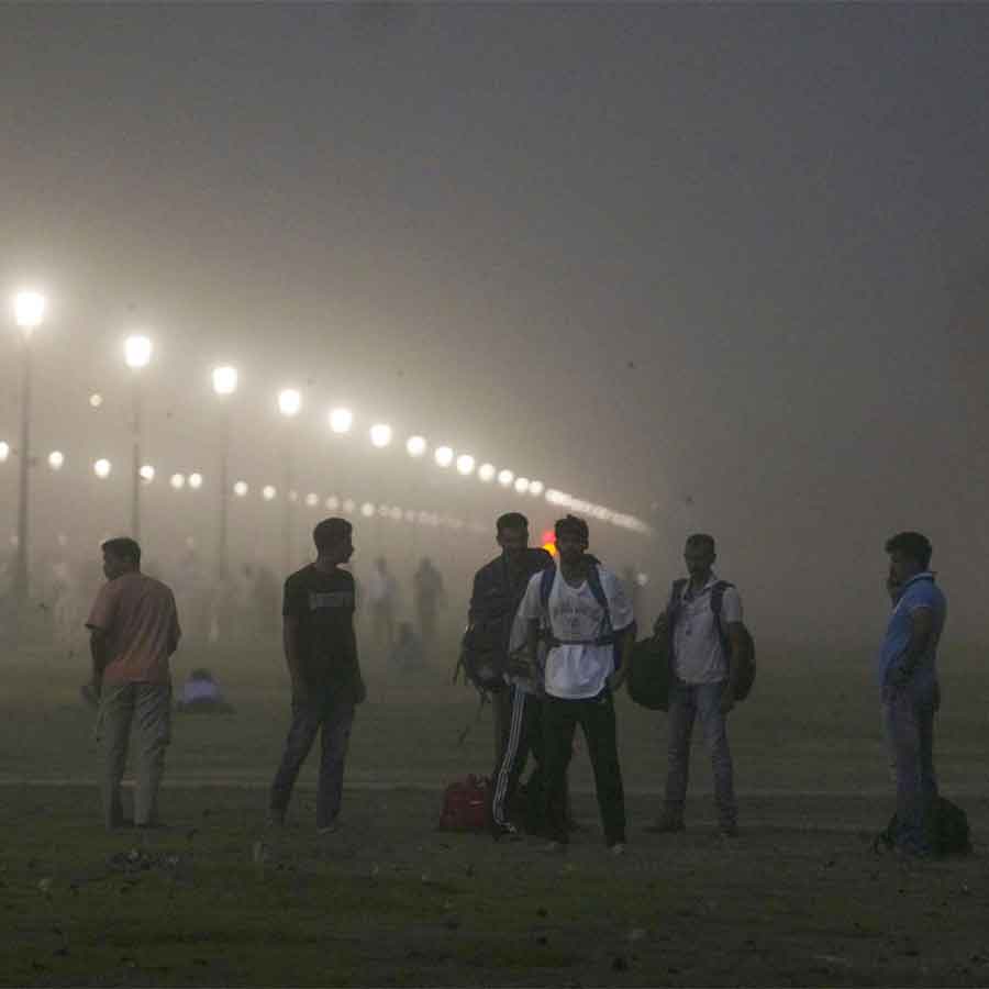 Dust storm in Delhi causes flight disruption and other problems