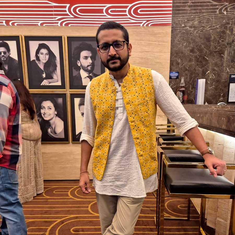 ছবির প্রিমিয়ারে কী পরবেন তা নিজেই ঠিক করেছিলেন পরমব্রত চট্টোপাধ্যায়।