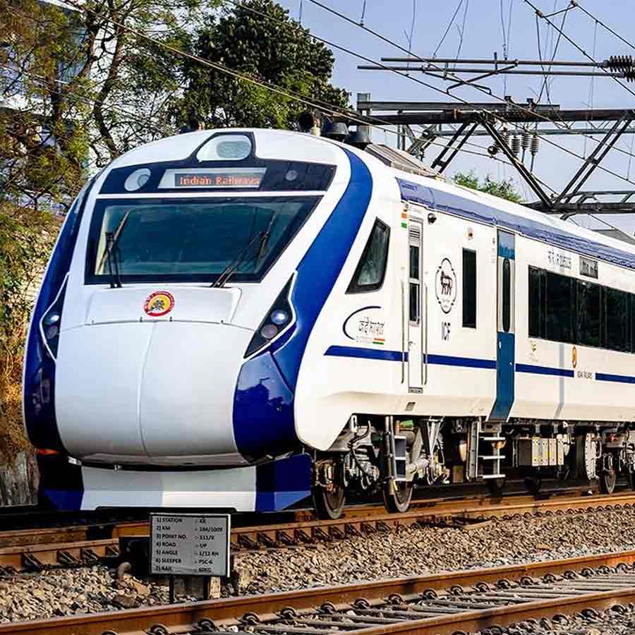 Karakoram express highest speed train that runs in Pakistan