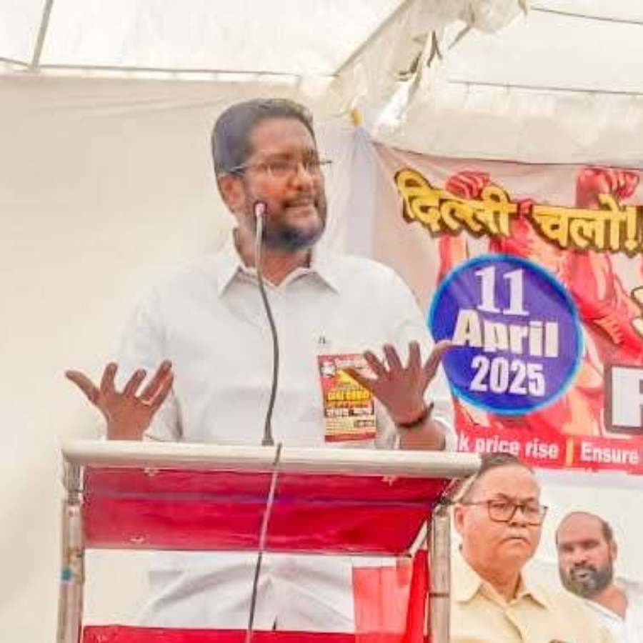 সংসদ চলো অভিযান উপলক্ষে সভায় ফরওয়ার্ড ব্লকের সাধারণ সম্পাদক জি দেবরাজন।