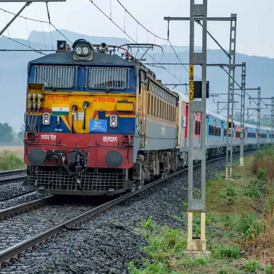 তৎকাল টিকিট বুকিং নিয়ে কী ব্যাখ্যা দিল রেল। প্রতীকী ছবি।