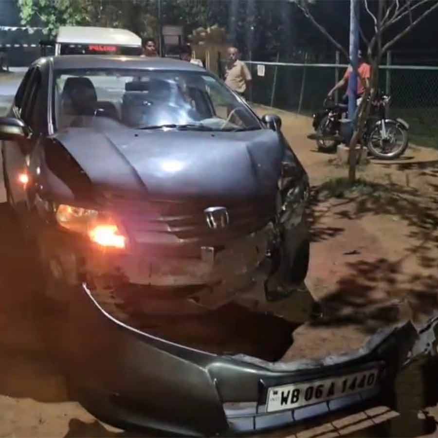 বাজেয়াপ্ত করা হয় গাড়িটিকে।