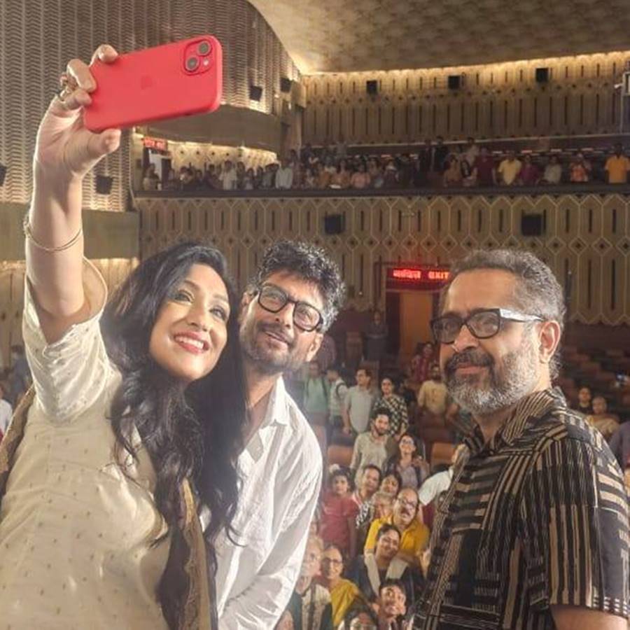 নন্দনে ছবির শেষ ঋতুপর্ণা সেনগুপ্ত, ইন্দ্রনীল সেন, সুমন ঘোষ।