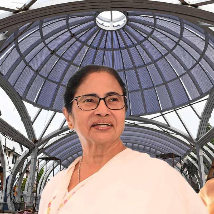 সোমবার বাংলা নববর্ষের আগের দিন সন্ধ্যায় কালীঘাটে স্কাইওয়াকের উদ্বোধন করবেন মুখ্যমন্ত্রী মমতা বন্দ্যোপাধ্যায়।