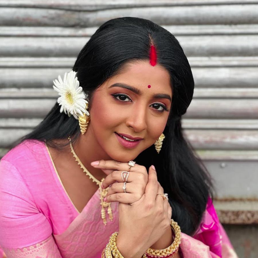 Interview of television actress swastika ghosh aka deepa from the Bengali serial Anurager Chhowa