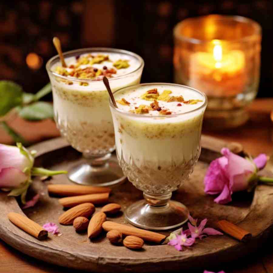 পেস্তা-কাজুর ঠান্ডাই।