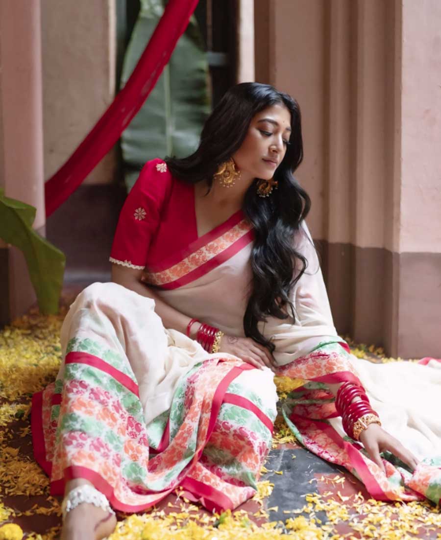Poila Baishakh Fashion Tollywood Actresses post pictures as they decked up in saree and salwar