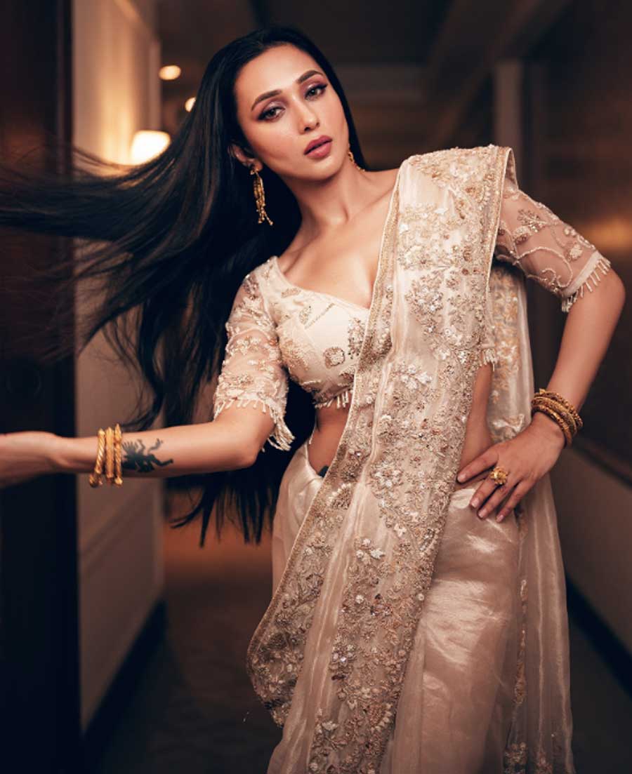 Poila Baishakh Fashion Tollywood Actresses post pictures as they decked up in saree and salwar