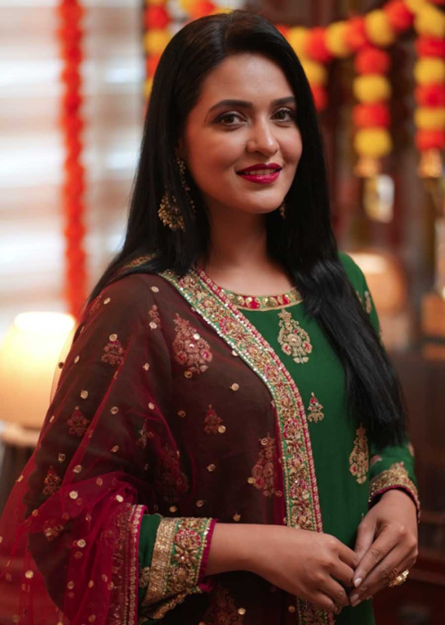 Poila Baishakh Fashion Tollywood Actresses post pictures as they decked up in saree and salwar