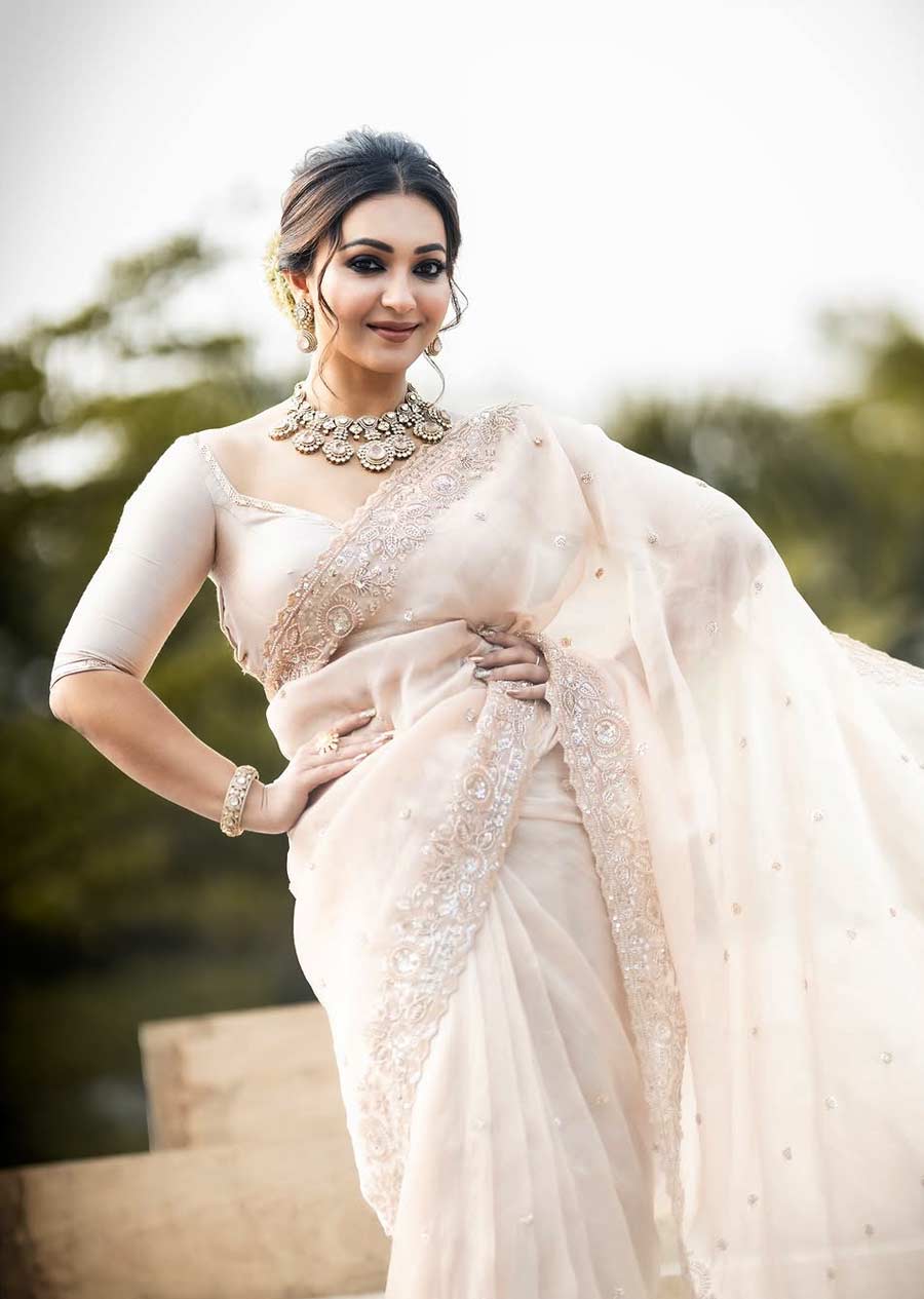 Poila Baishakh Fashion Tollywood Actresses post pictures as they decked up in saree and salwar