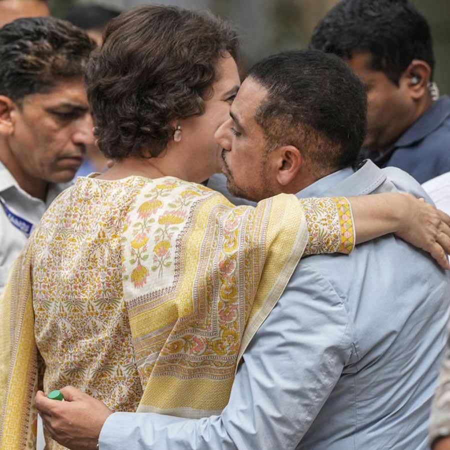 ED releases Robert Vadra after two hours of questioning in Land case