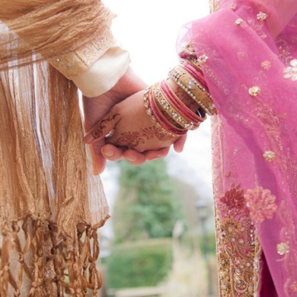 সন্তানের, বিশেষ করে কন্যাসন্তানের ক্ষেত্রে তাঁর ভবিষ্যৎ সম্পর্কে নিশ্চিত হওয়ার জন্যও পাত্রের পারিবারিক খোঁজখবর নেওয়া হয়।