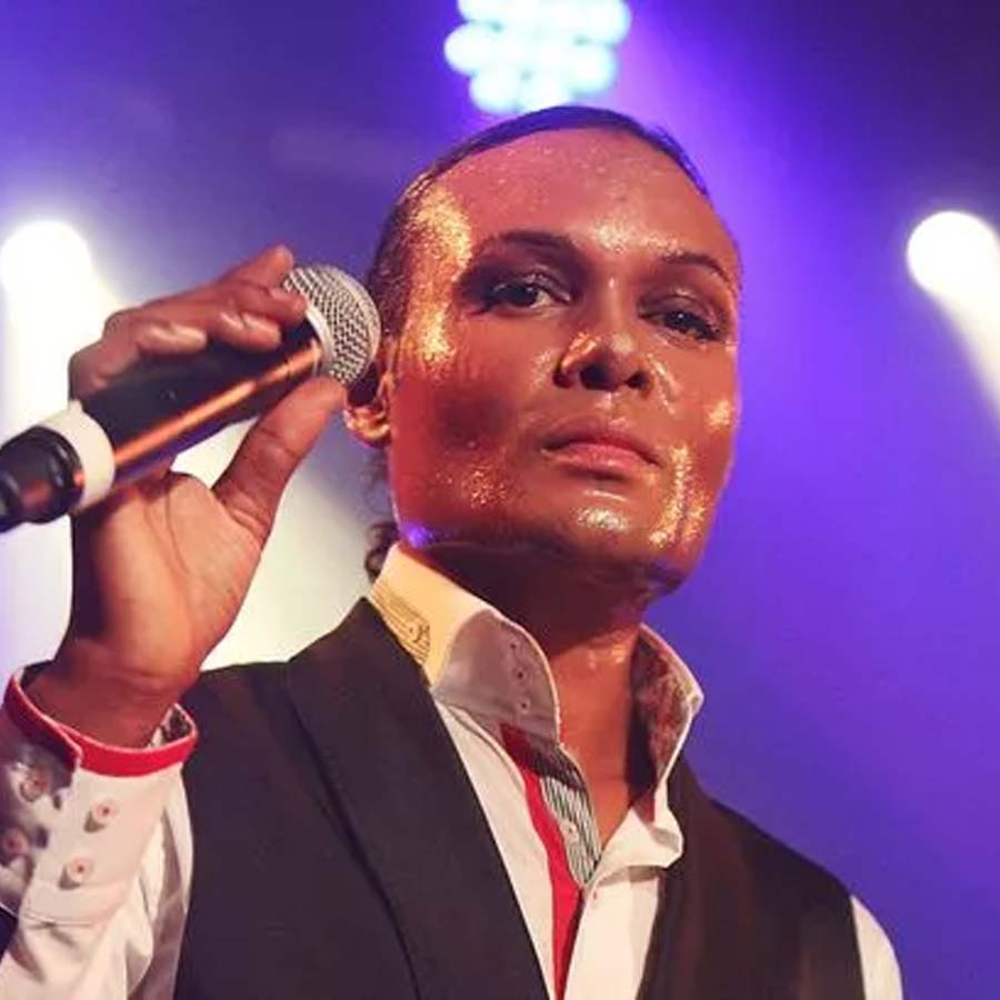 Secret marriage of pop star to Arab princess turned into mystery