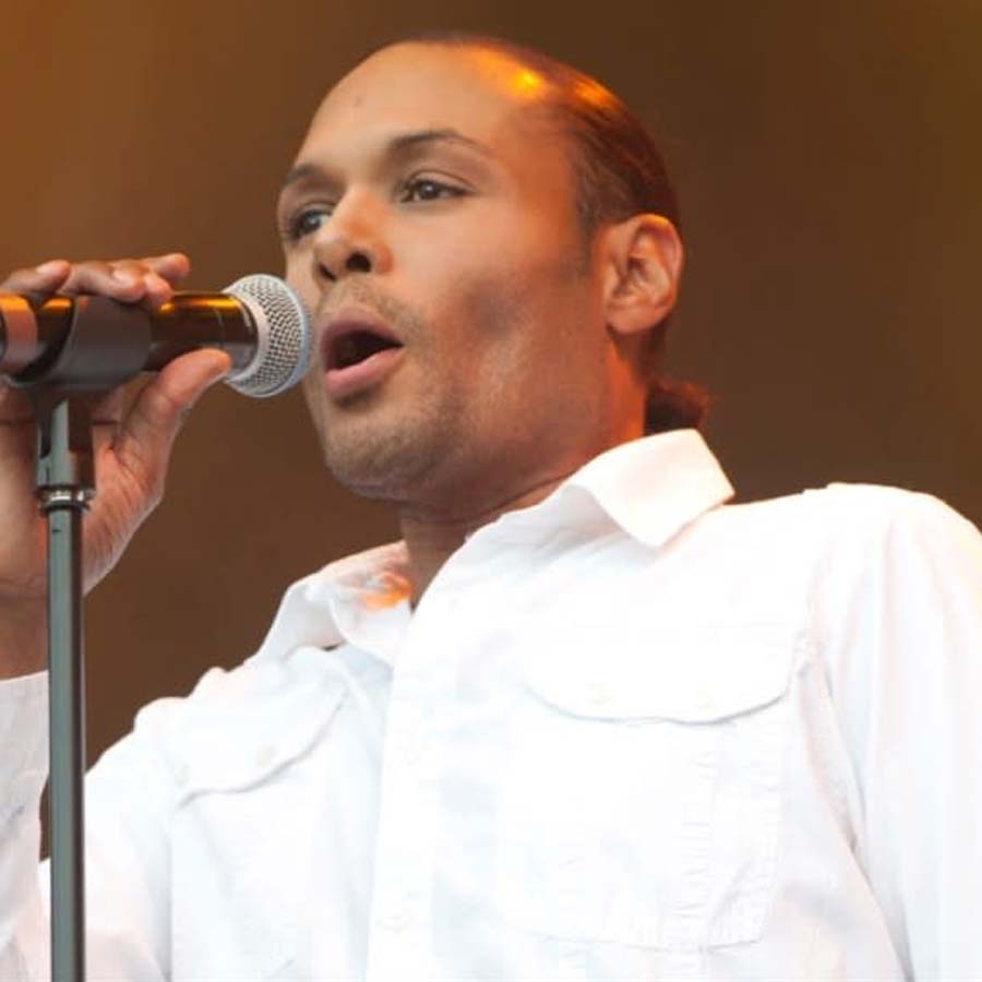 Secret marriage of pop star to Arab princess turned into mystery
