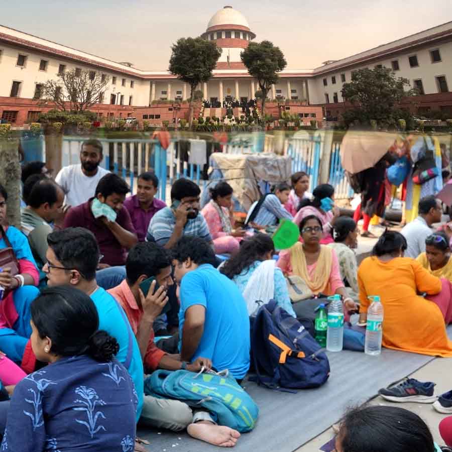 SC orders Untainted Teachers To Return To Schools SSC to Notify For fresh Recruitment Within 31 May dgtl