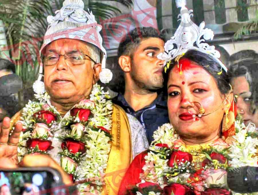 বিয়ে তো হল। কিন্তু দিলীপ-রিঙ্কুর মধুচন্দ্রিমার গন্তব্য কোথায়? বিয়ের আগে সংবাদমাধ্যমের প্রশ্নের জবাবে নির্দিষ্ট করে কোনও জায়গা বলেননি রিঙ্কু।