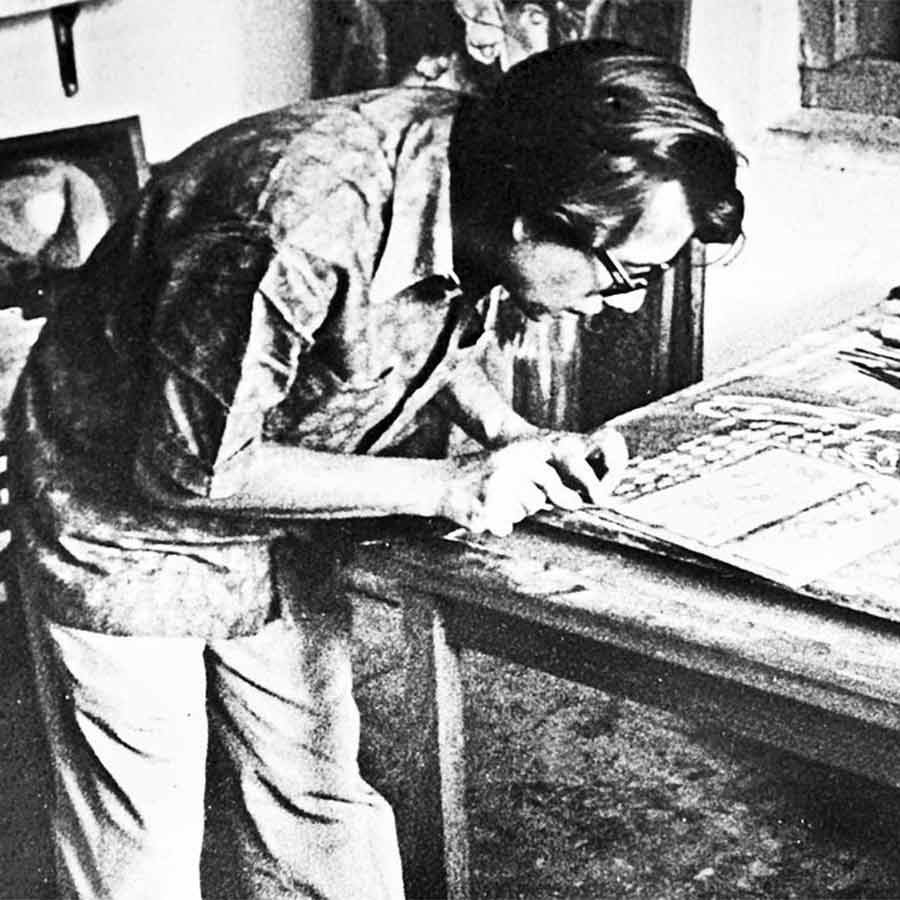 Review of a book edited by Sourav Dey and Debojyoti Mukherjee about Prominent Indian painter Sanat Kar