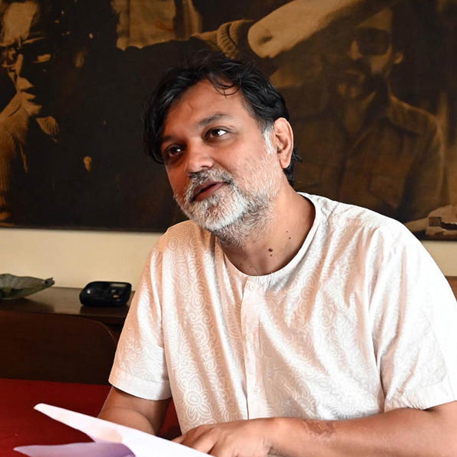 Srijit Mukherjee is suffering from Gastroesophageal Reflux Disease, what are the symptoms