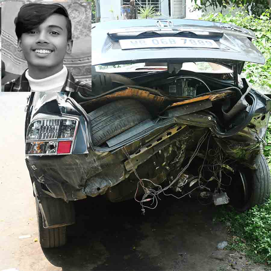 A teenage boy died of car accident over garden reach flyover