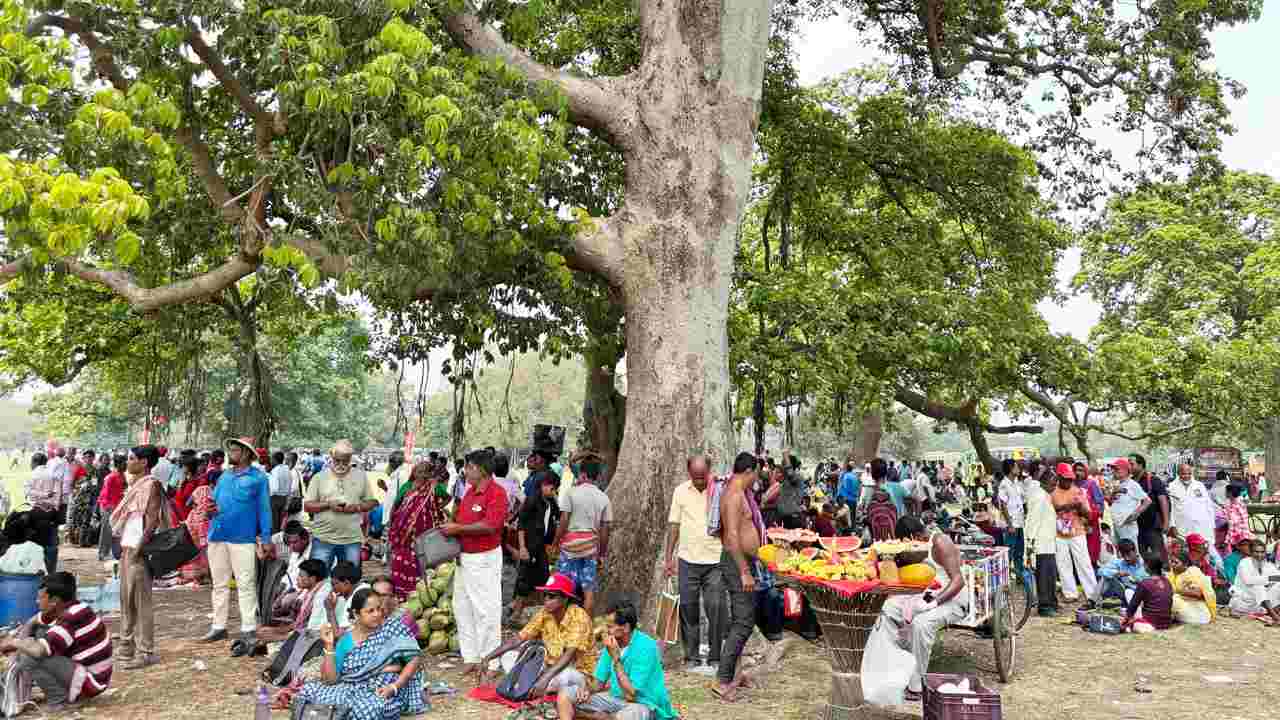 ব্রিগেডের মাঠে বাম কর্মী-সমর্থকেরা। 
