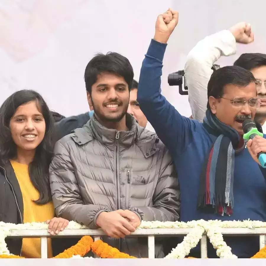 কেজরীওয়ালের আরও এক সন্তান রয়েছে। তাঁর পুত্রের নাম পুলকিত আগরওয়াল। দিল্লির আইআইটিতে পড়াশোনা করছেন তিনিও।