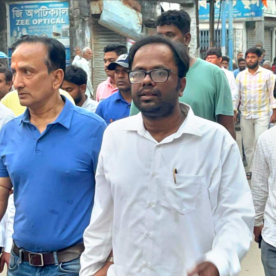 ধূলিয়ান শহরের শান্তি মিছিলে তৃণমূলের রাজ্যসভার সাংসদ সামিরুল ইসলাম।