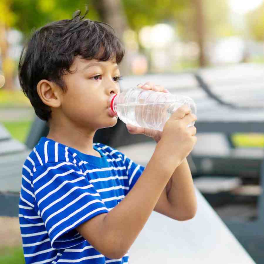 How to protect children from heat stroke and keep them hydrated