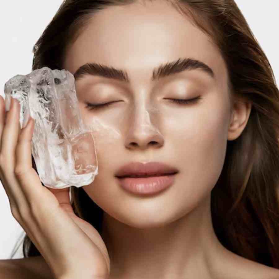What is the right way to use Ice on your Face to reduce puffiness