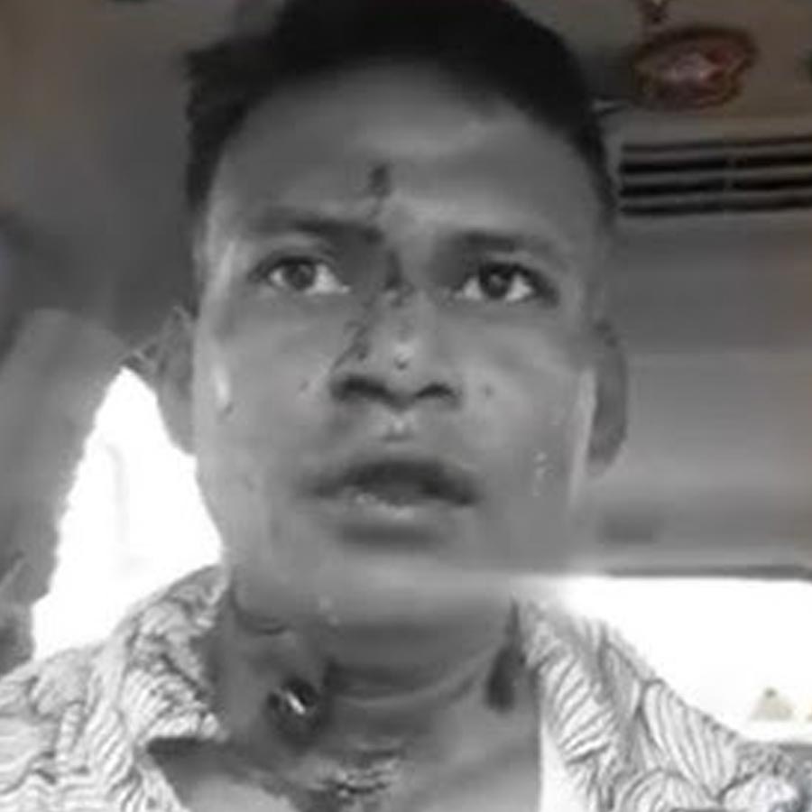 বেঙ্গালুরুর রাস্তায় আক্রান্ত বায়ুসেনার উইং কমান্ডার শিলাদিত্য বসু।