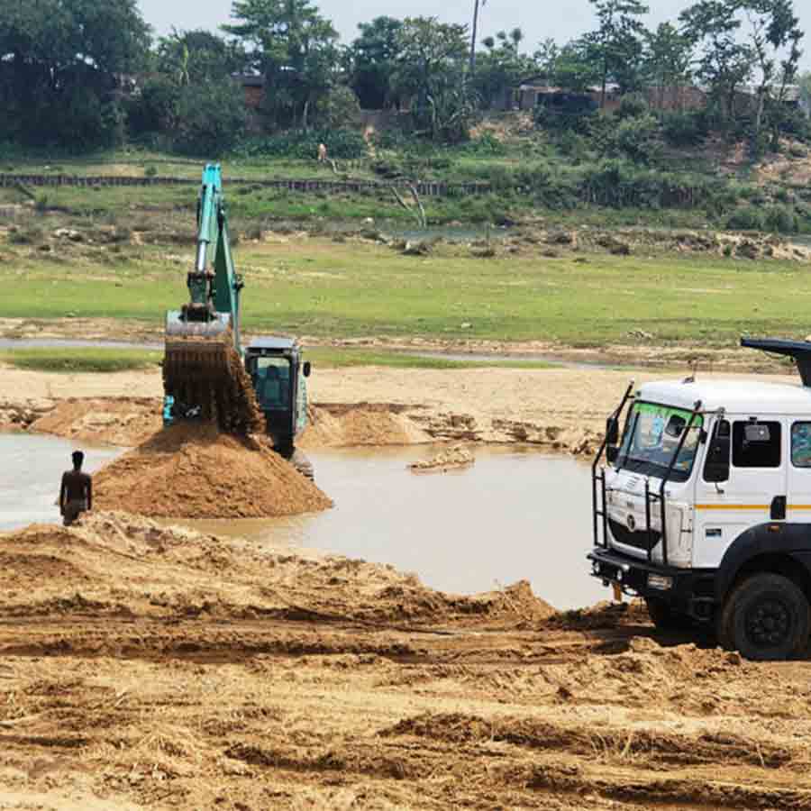 Complain of unnecessary sand mining from the bank of Mundeshwari River at Arambagh
