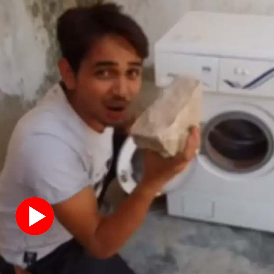 Video of man insert stone inside washing machine, here what happens next