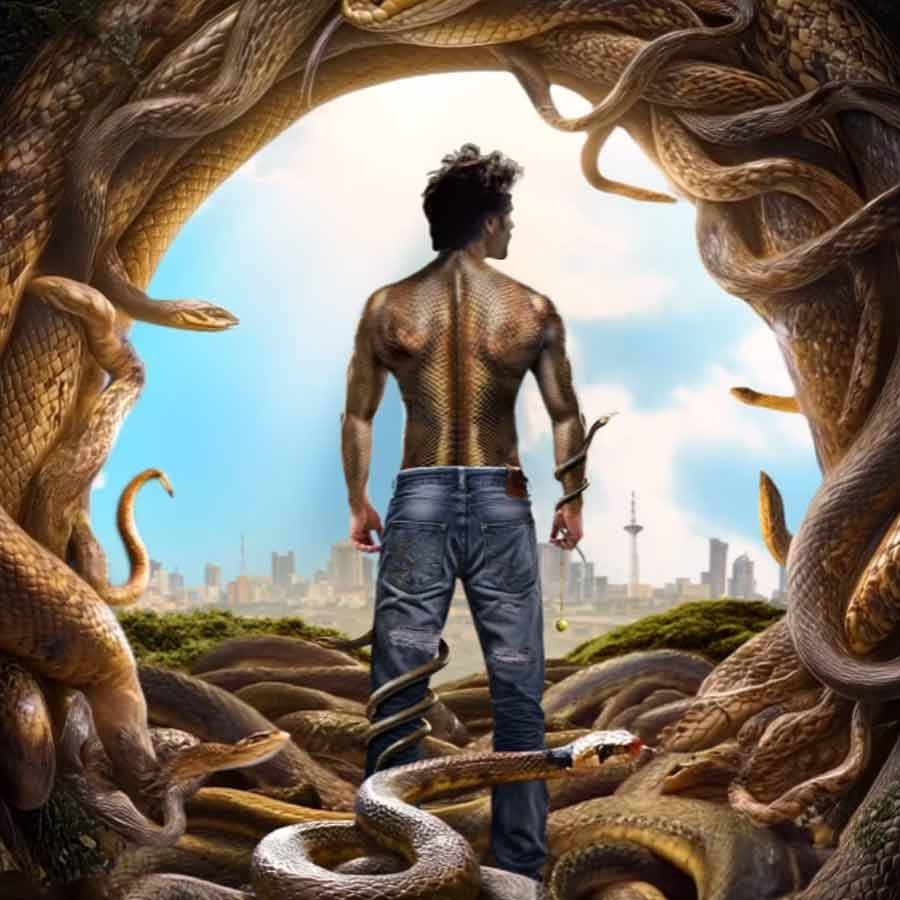 karan johar reveals kartik aaryans 1st look as icchadhaari naag in his creature comedy Naagzilla