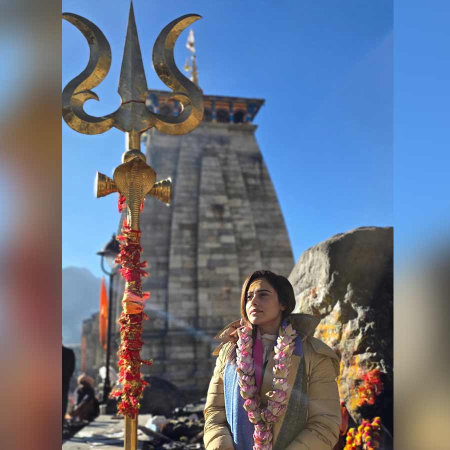 নুসরতের কেদারনাথ দর্শন।