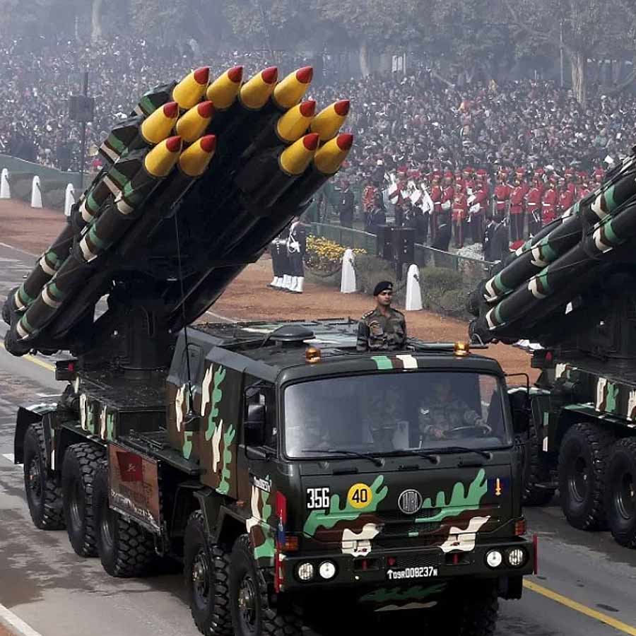 India wants to expand arms business by offering lucrative loans to traditional Russian customers 