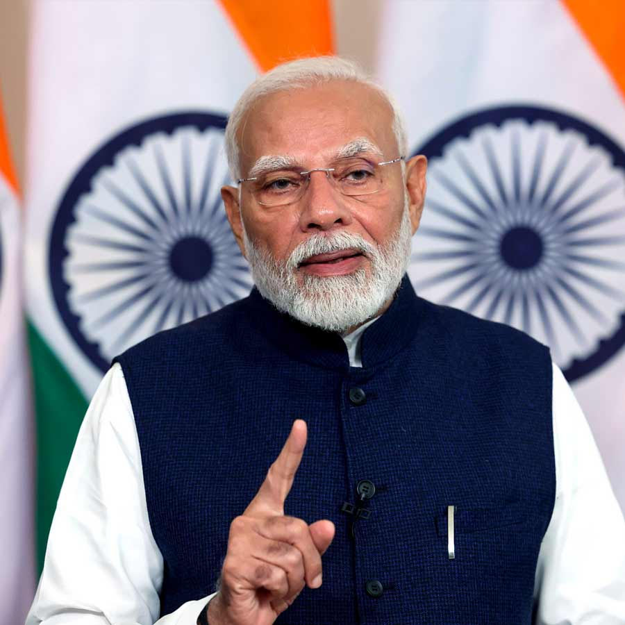 India wants to expand arms business by offering lucrative loans to traditional Russian customers 