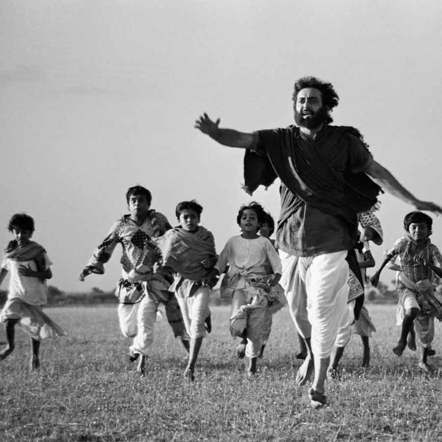 These four characters uncompromising life story from the bengali movie Heerak Rajar Deshe, Atanka, Rudrabeena and Proloy still showing the path