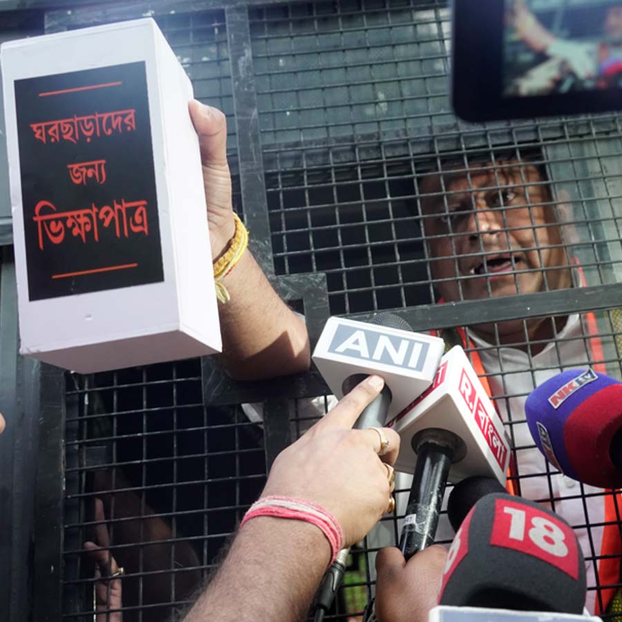 BJP’s guerrilla programme near Mamata’s locality, Sukanta Majumdar hits the street with begging pot in hand for Murshidabad victims
