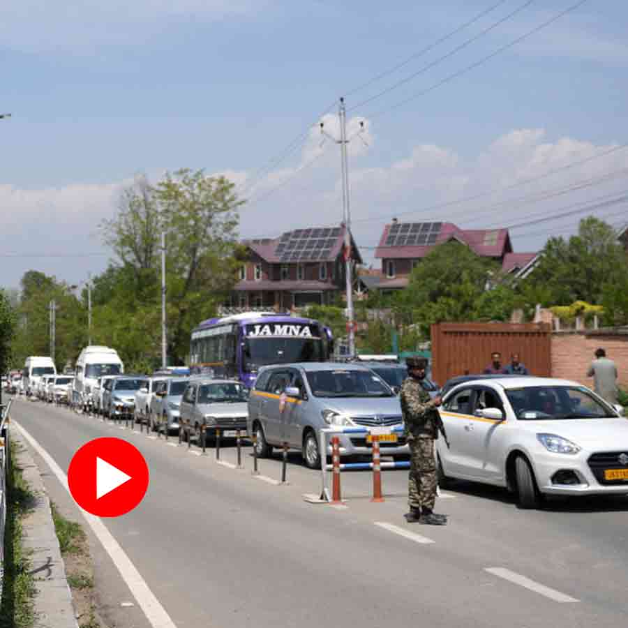 Video shows many tourists leaving Kashmir early due to pahalgam attack