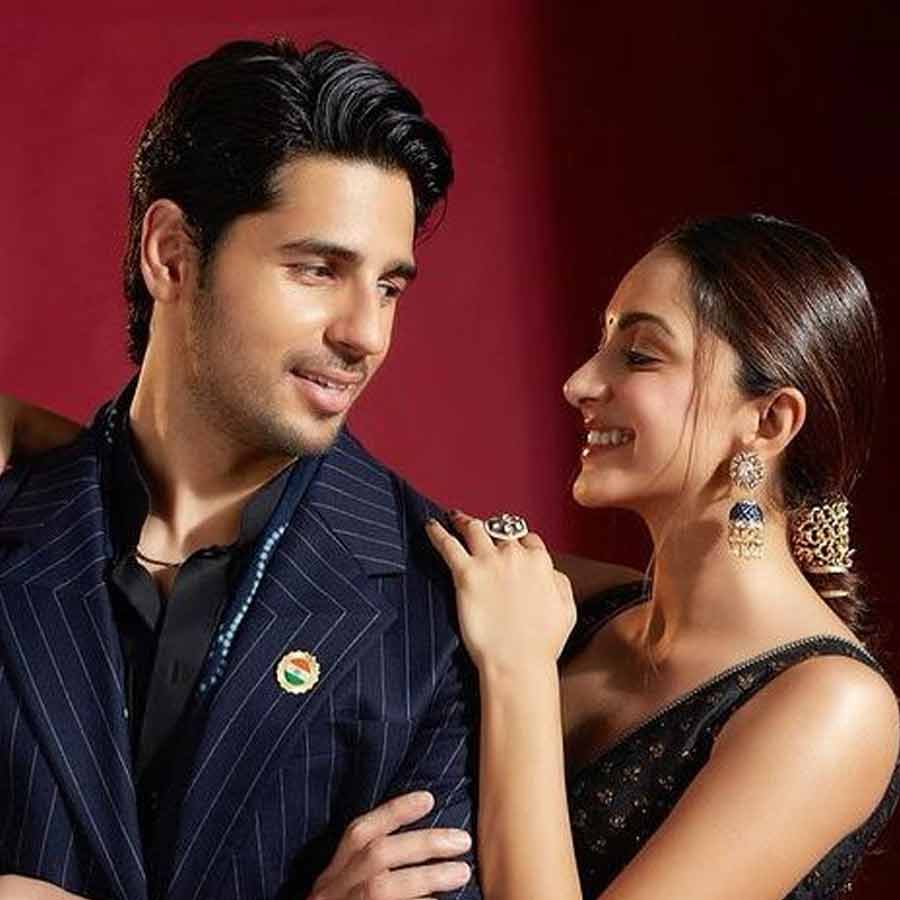 Sidharth Malhotra loses cool at paps for blocking car after visit with Kiara Advani
