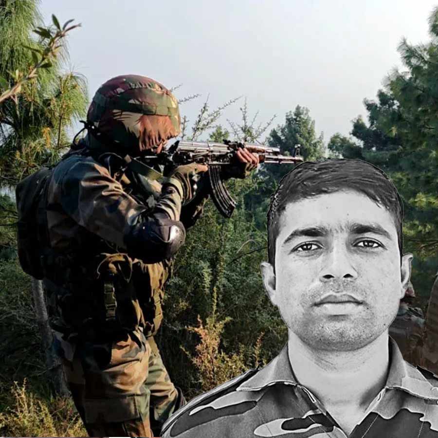 উধমপুরে জঙ্গিদের খোঁজে তল্লাশি সেনার। ছবি: পিটিআই।