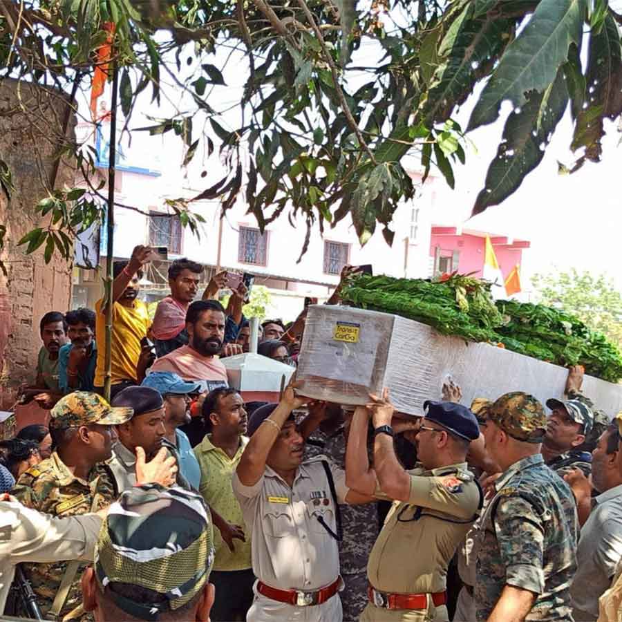 ঝালদার বাড়িতে ফিরল মণীশরঞ্জনের দেহ। 