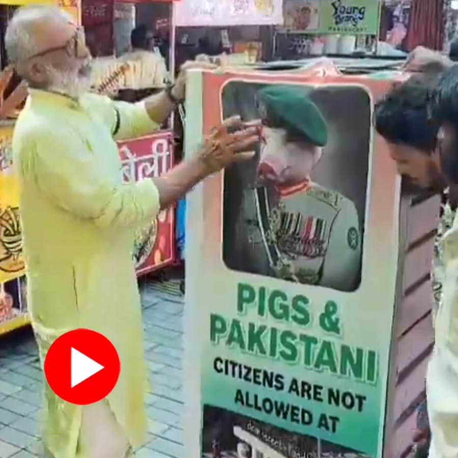 After Pahalgam incident Indore eatery put Poster outside shop that says pig and Pakistanis are not allowed