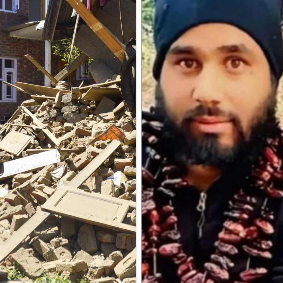 পহেলগাঁও কাণ্ডে জড়িত জঙ্গি আসিফের বাড়ি গুঁড়িয়ে দেওয়া হয়েছে। ছবি: সংগৃহীত।